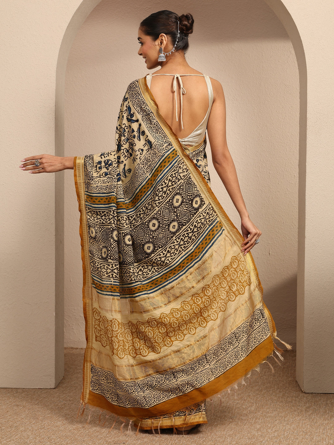 Beige Printed Cotton Kalamkari Saree With Unstitched Blouse Piece