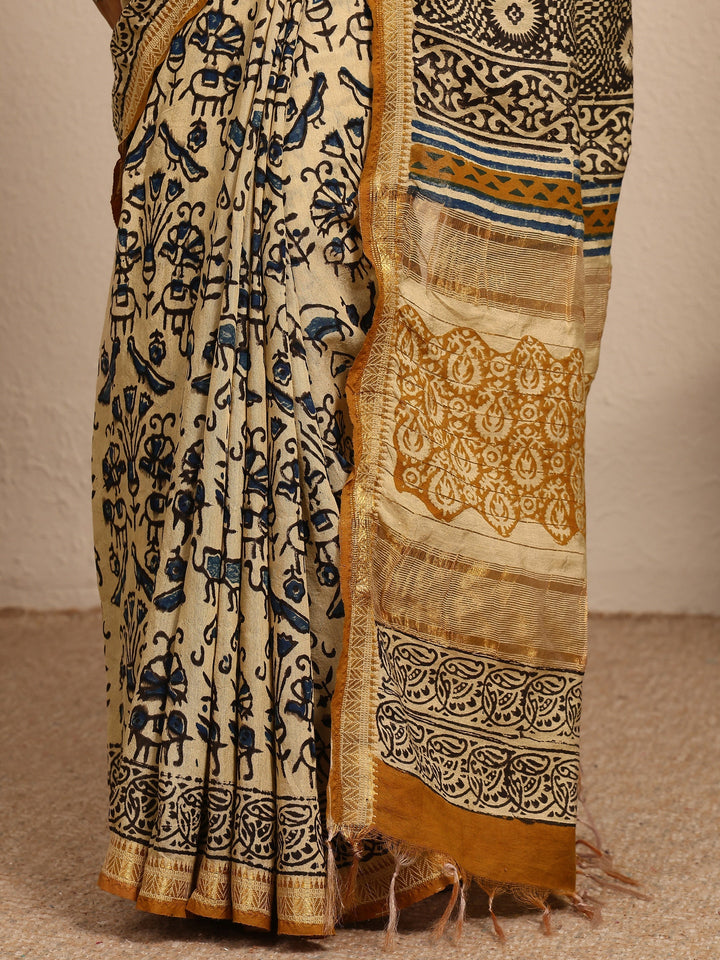 Beige Printed Cotton Kalamkari Saree With Unstitched Blouse Piece
