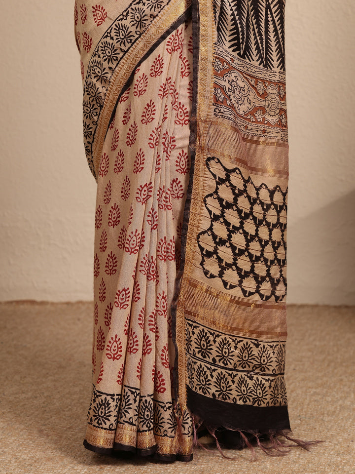 Beige Printed Cotton Kalamkari Saree With Unstitched Blouse Piece