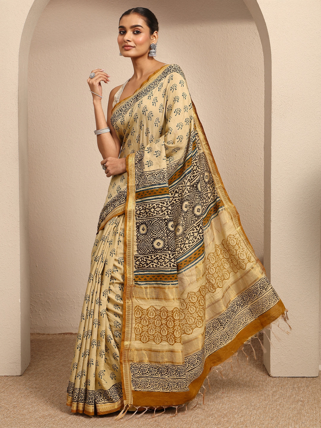 Beige Printed Cotton Kalamkari Saree With Unstitched Blouse Piece
