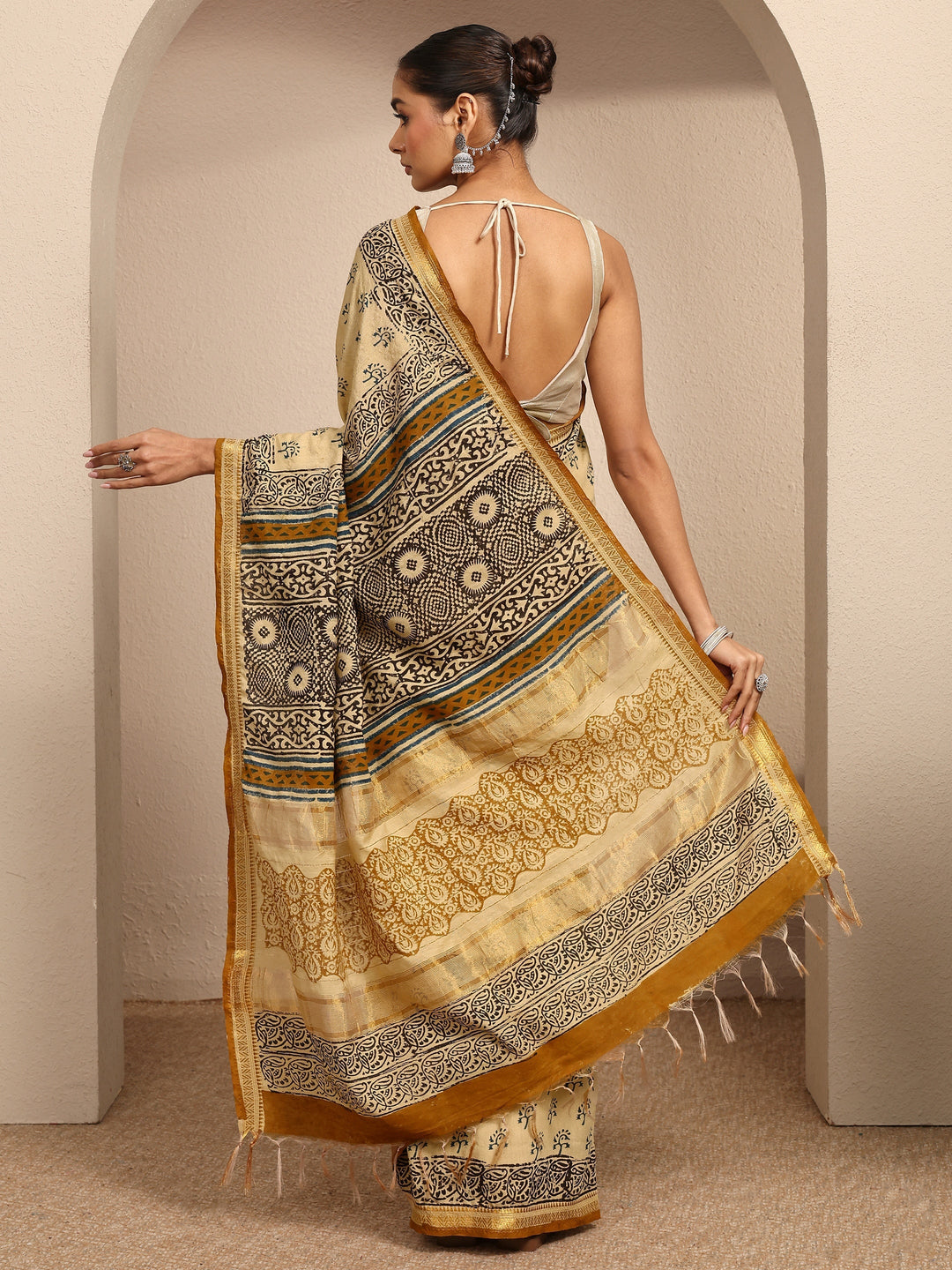 Beige Printed Cotton Kalamkari Saree With Unstitched Blouse Piece