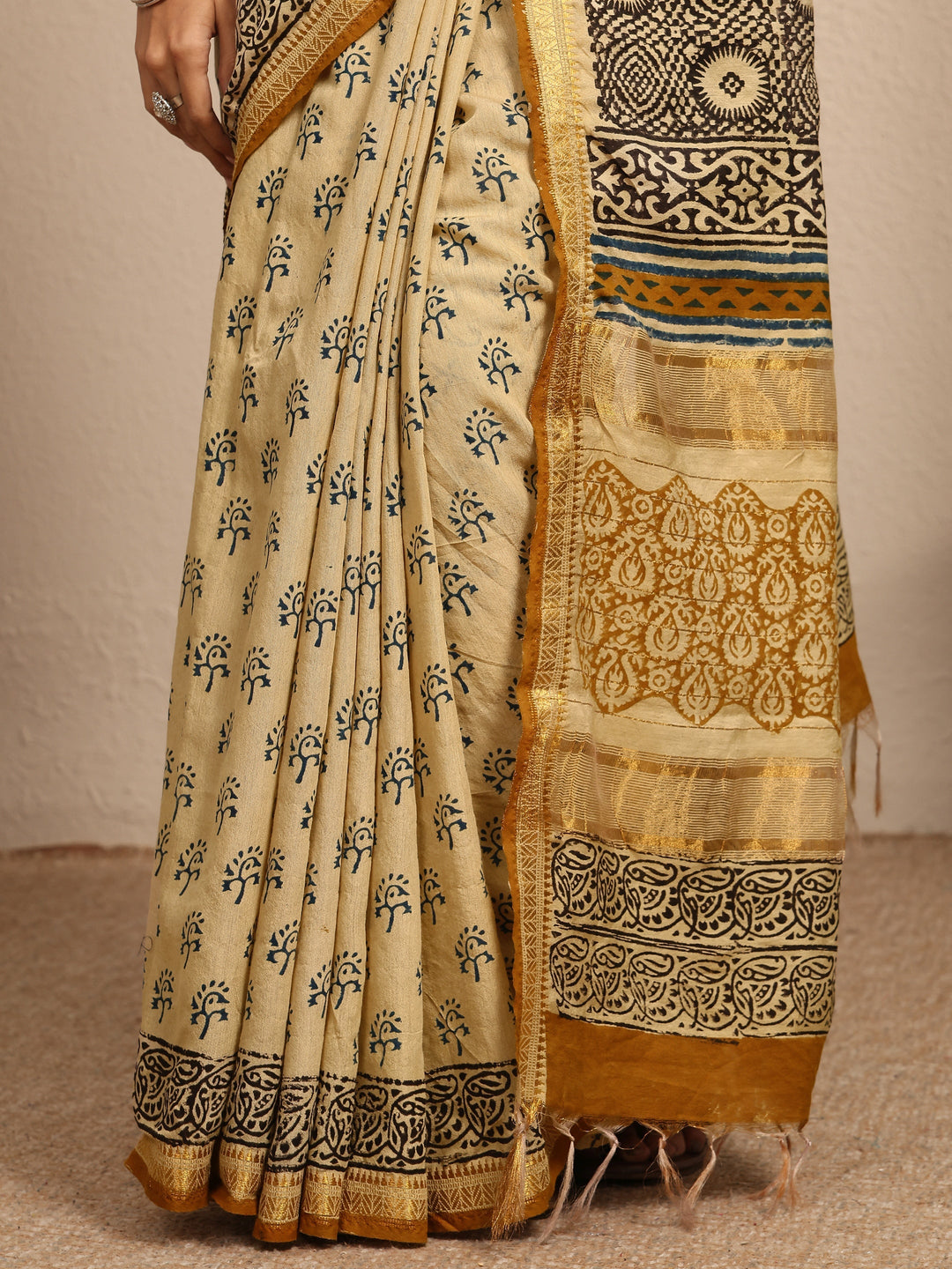 Beige Printed Cotton Kalamkari Saree With Unstitched Blouse Piece