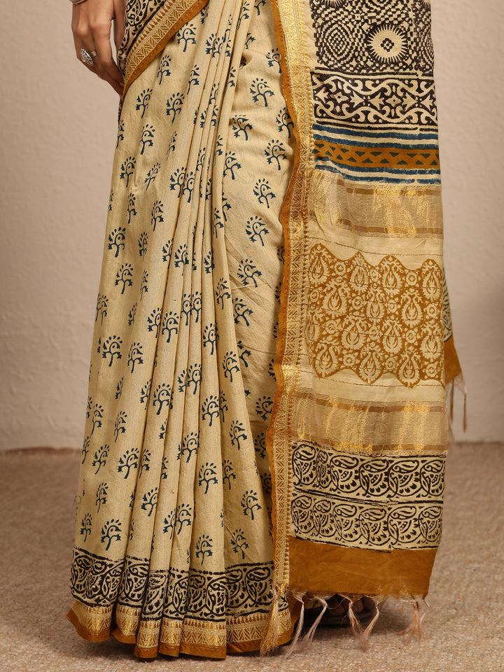 Beige Printed Cotton Kalamkari Saree With Unstitched Blouse Piece
