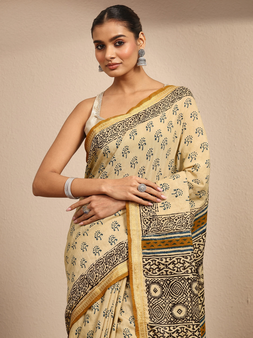 Beige Printed Cotton Kalamkari Saree With Unstitched Blouse Piece