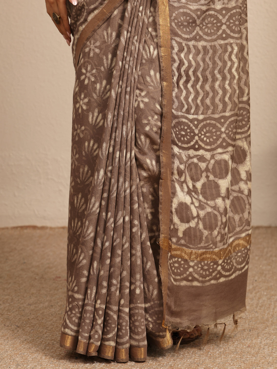 Brown Ikat Printed Cotton Saree With Unstitched Blouse Piece