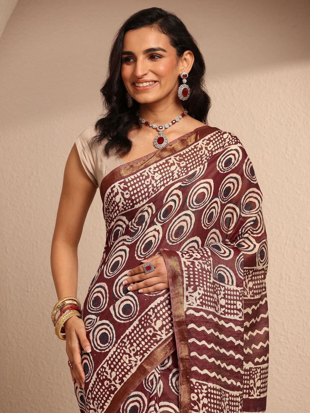 Maroon Geometric Printed Cotton Saree With Unstitched Blouse Piece