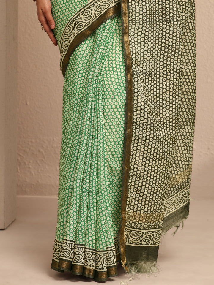 Green Geometric Printed Cotton Saree With Unstitched Blouse Piece