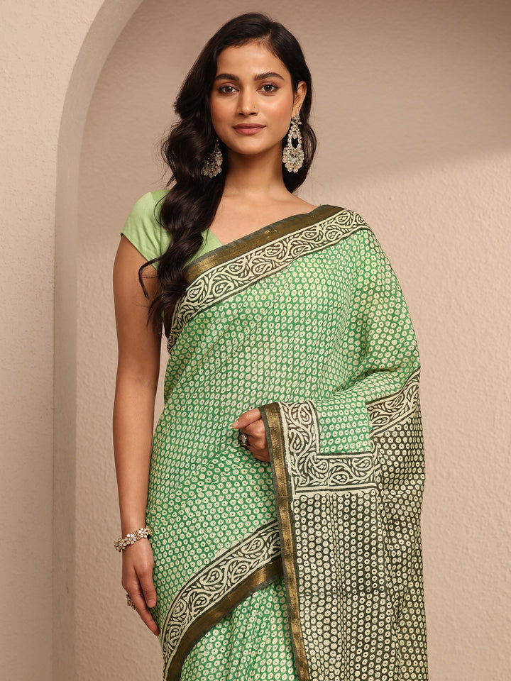 Green Geometric Printed Cotton Saree With Unstitched Blouse Piece