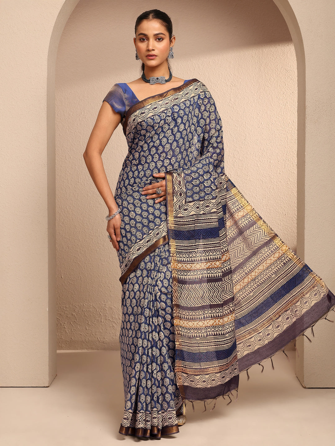 Blue Paisley Printed Cotton Saree With Unstitched Blouse Piece