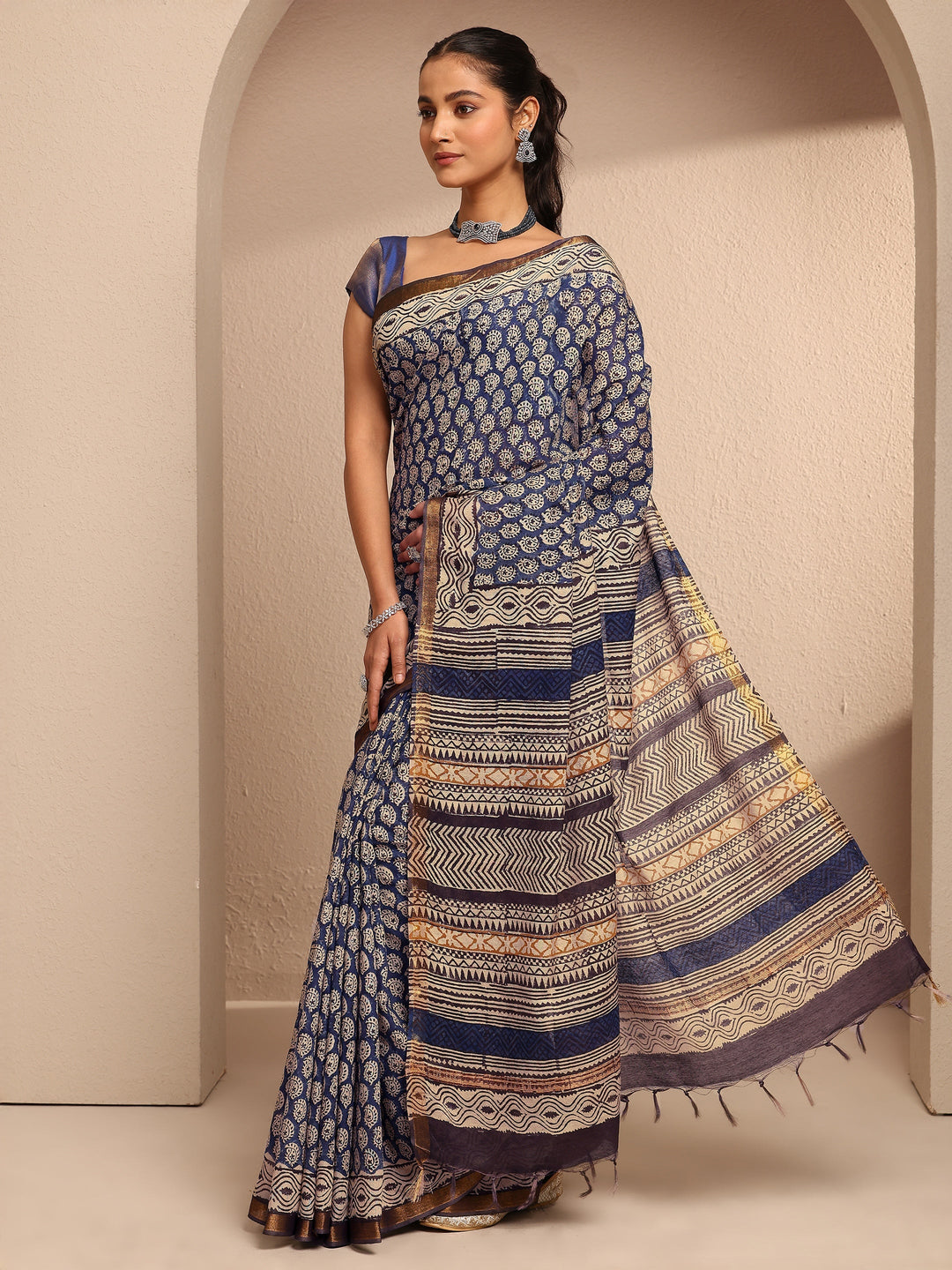 Blue Paisley Printed Cotton Saree With Unstitched Blouse Piece