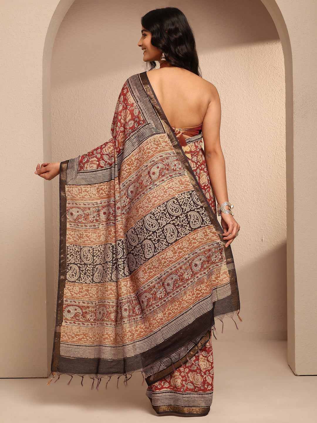 Red Printed Cotton Saree With Unstitched Blouse Piece