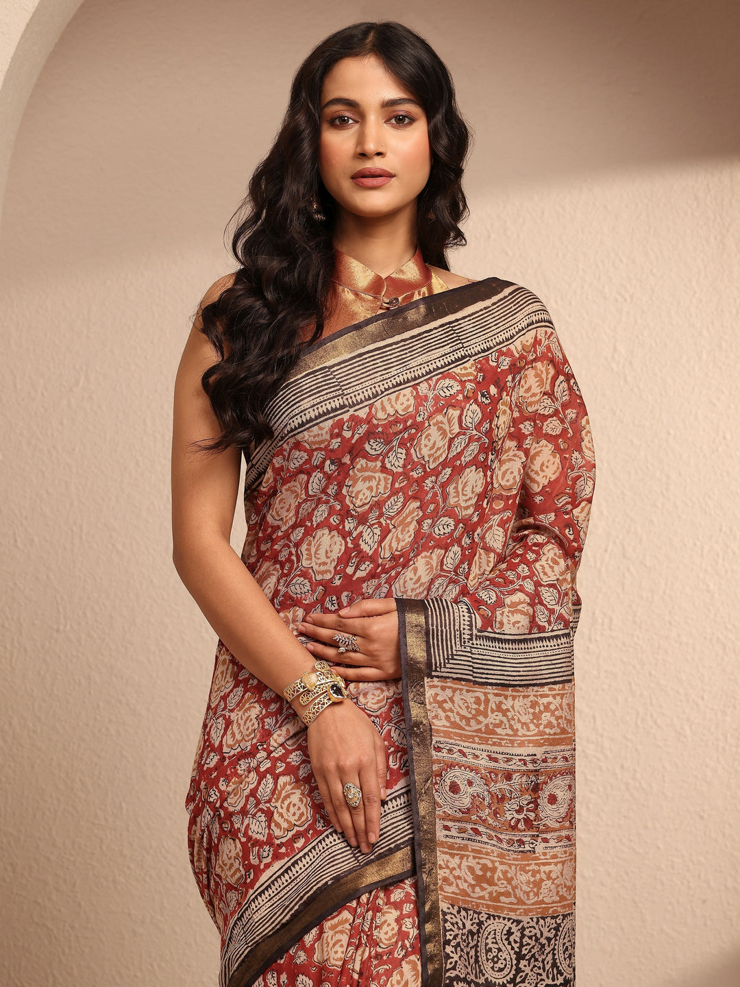 Red Printed Cotton Saree With Unstitched Blouse Piece