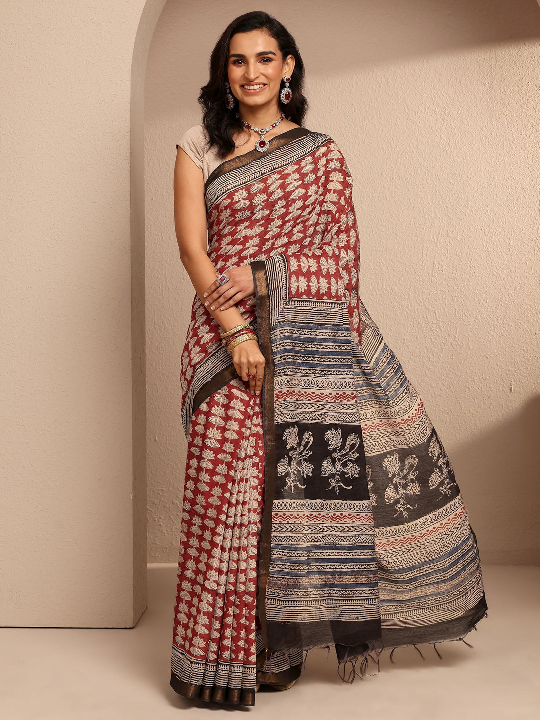 Red Printed Cotton Saree With Unstitched Blouse Piece