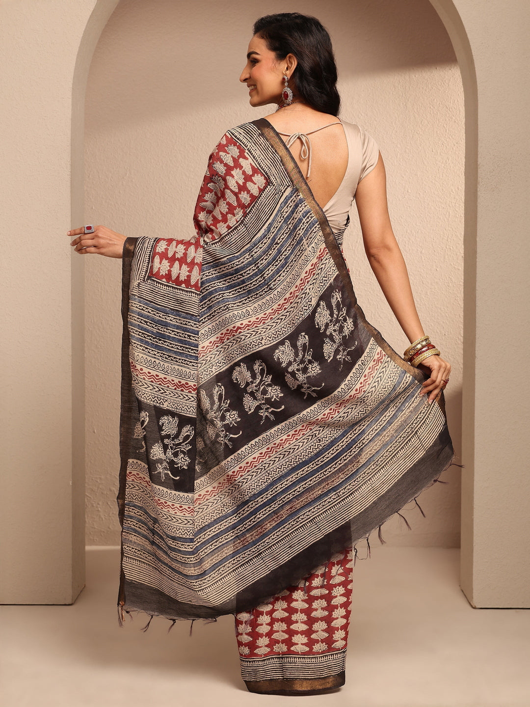 Red Printed Cotton Saree With Unstitched Blouse Piece