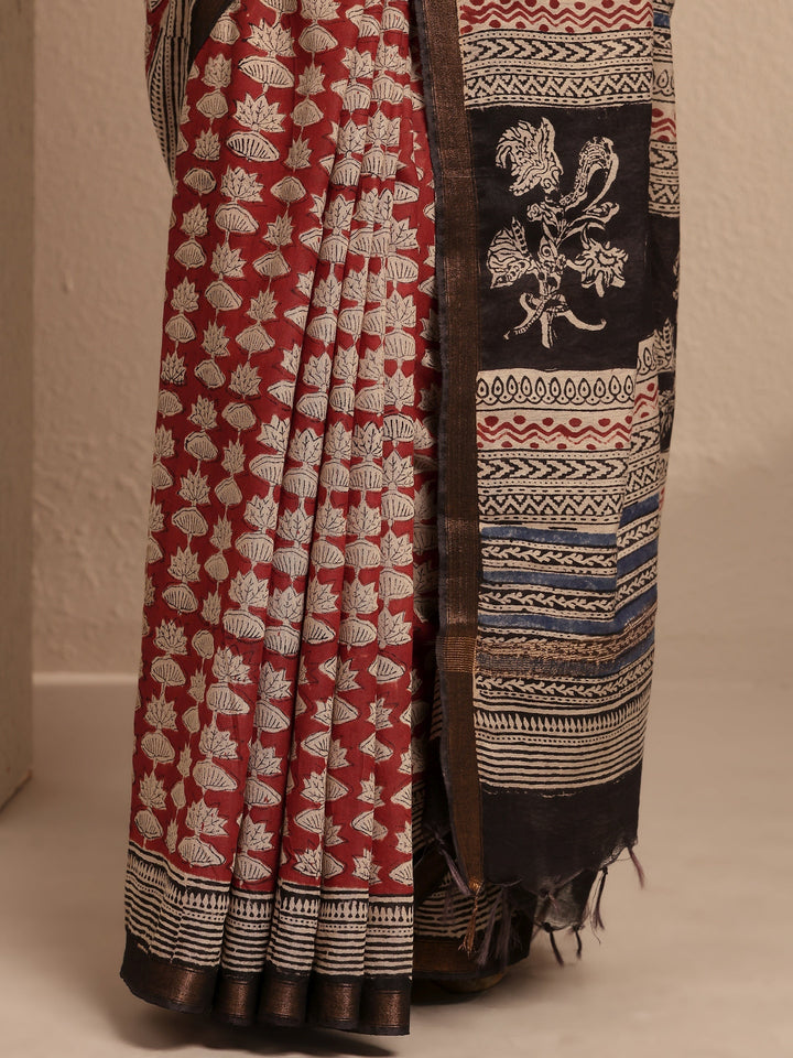 Red Printed Cotton Saree With Unstitched Blouse Piece