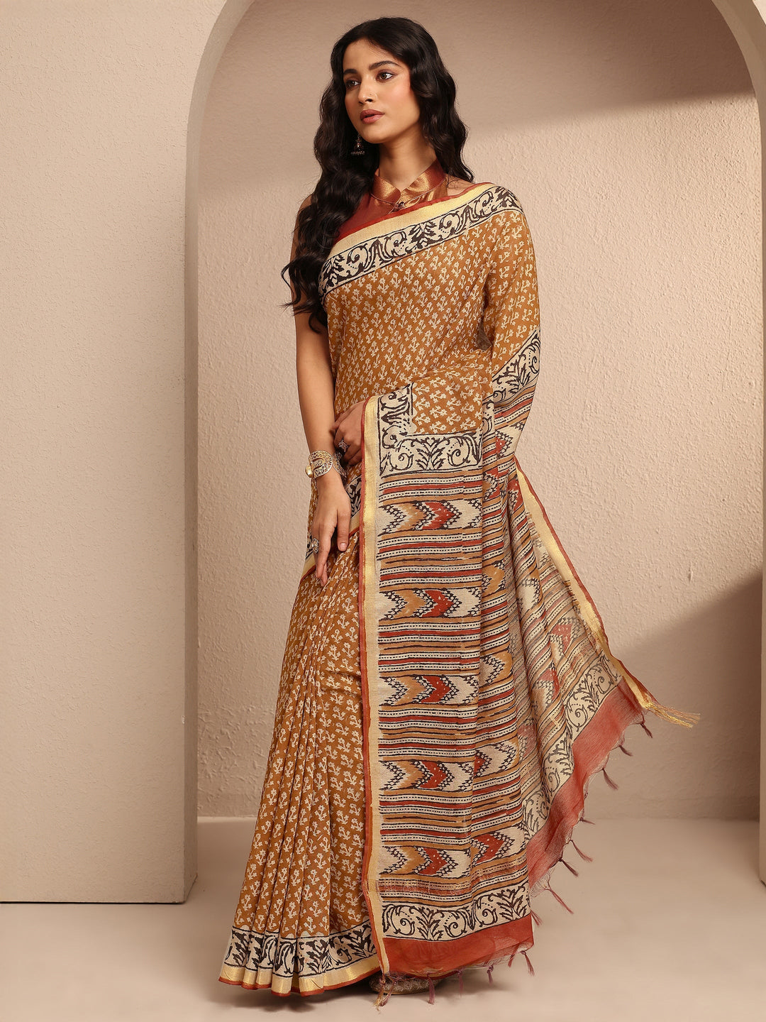 Mustard Printed Cotton Saree With Unstitched Blouse Piece