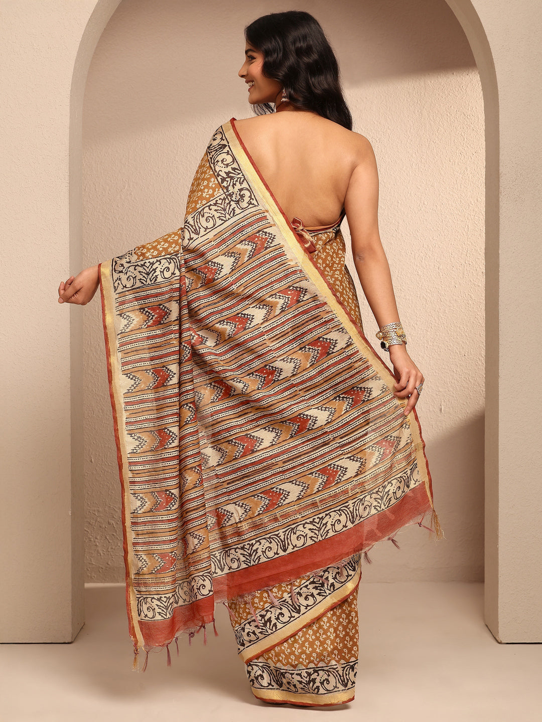 Mustard Printed Cotton Saree With Unstitched Blouse Piece