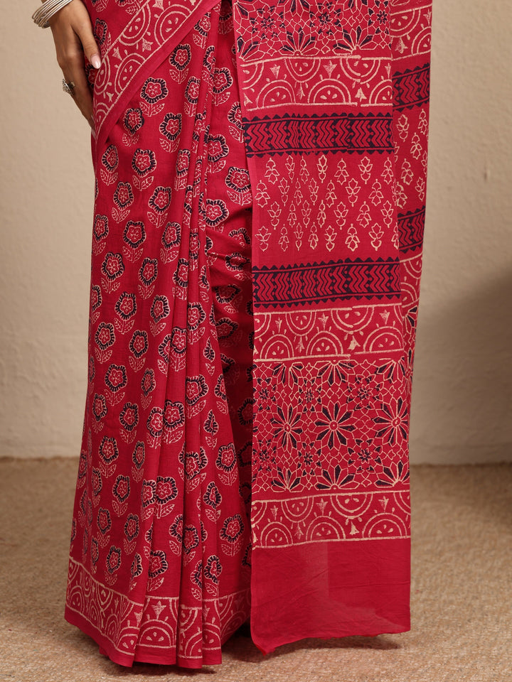 Red Printed Cotton Saree With Unstitched Blouse Piece