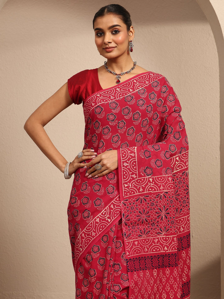 Red Printed Cotton Saree With Unstitched Blouse Piece