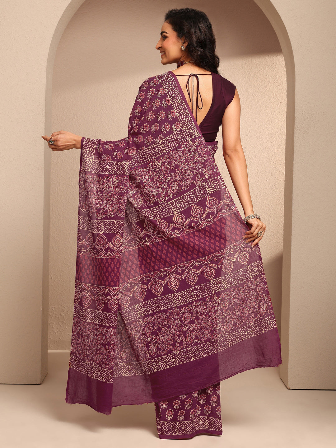 Maroon Printed Cotton Saree With Unstitched Blouse Piece