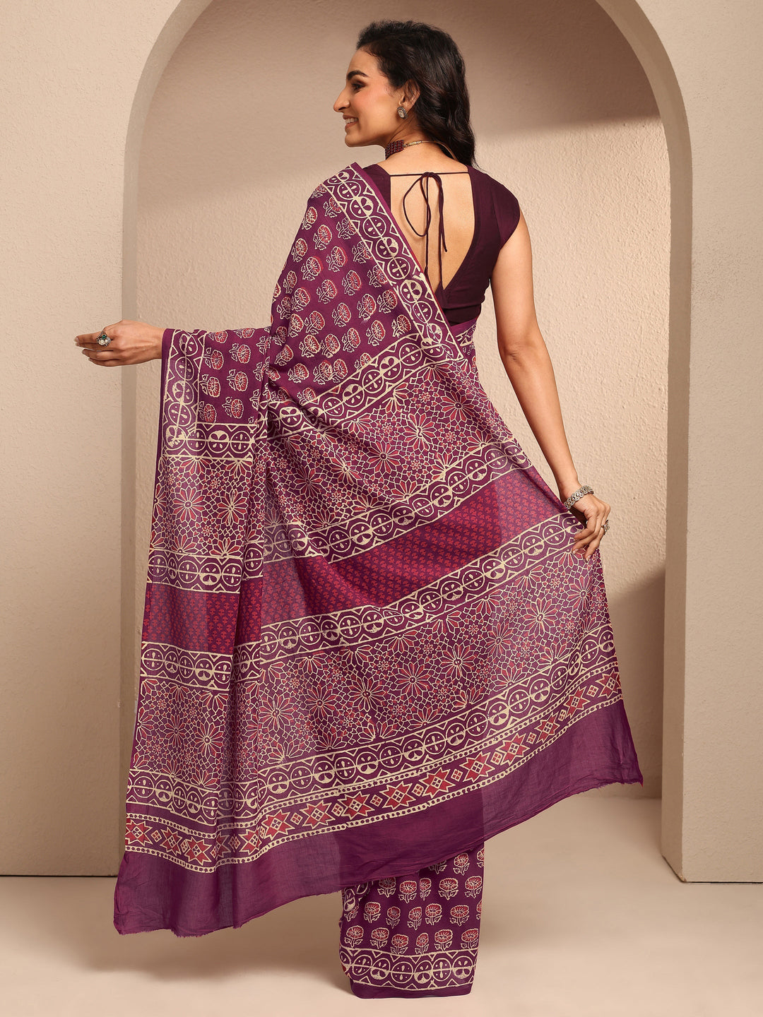 Maroon Printed Cotton Saree With Unstitched Blouse Piece