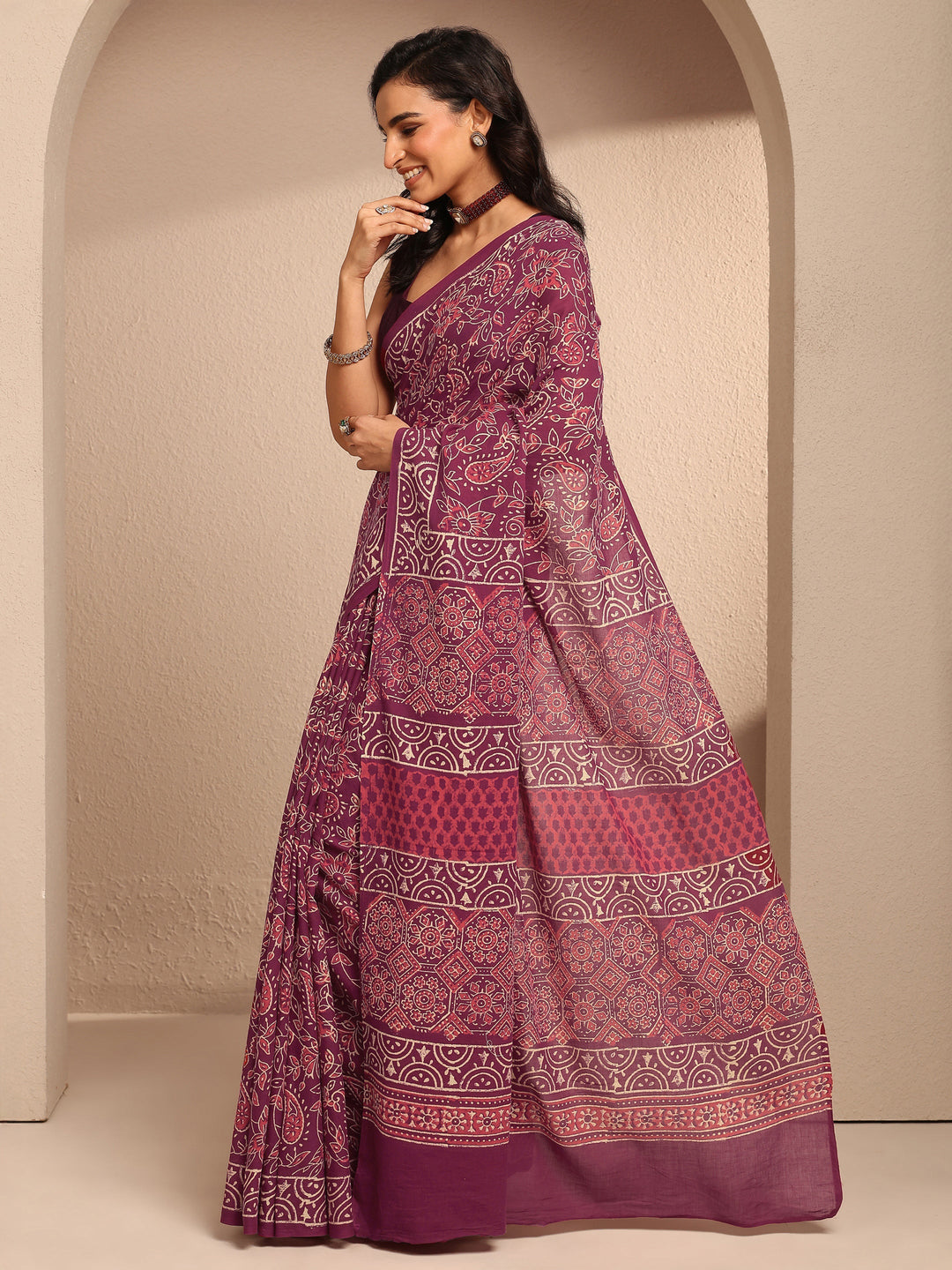 Maroon Paisley Printed Cotton Saree With Unstitched Blouse Piece