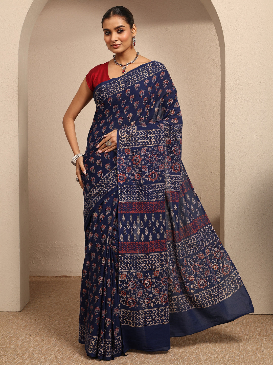 Blue Printed Cotton Saree With Unstitched Blouse Piece