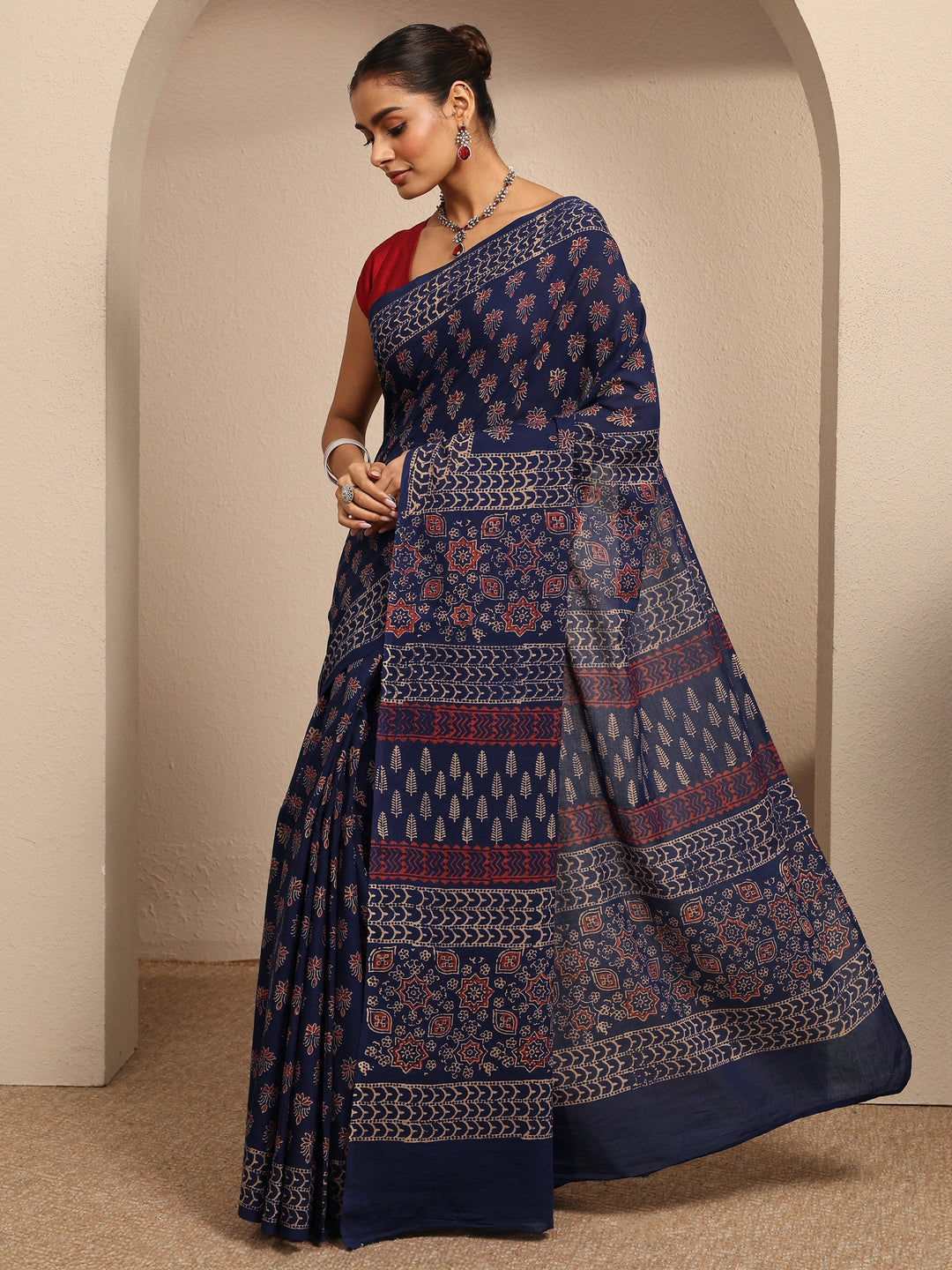 Blue Printed Cotton Saree With Unstitched Blouse Piece