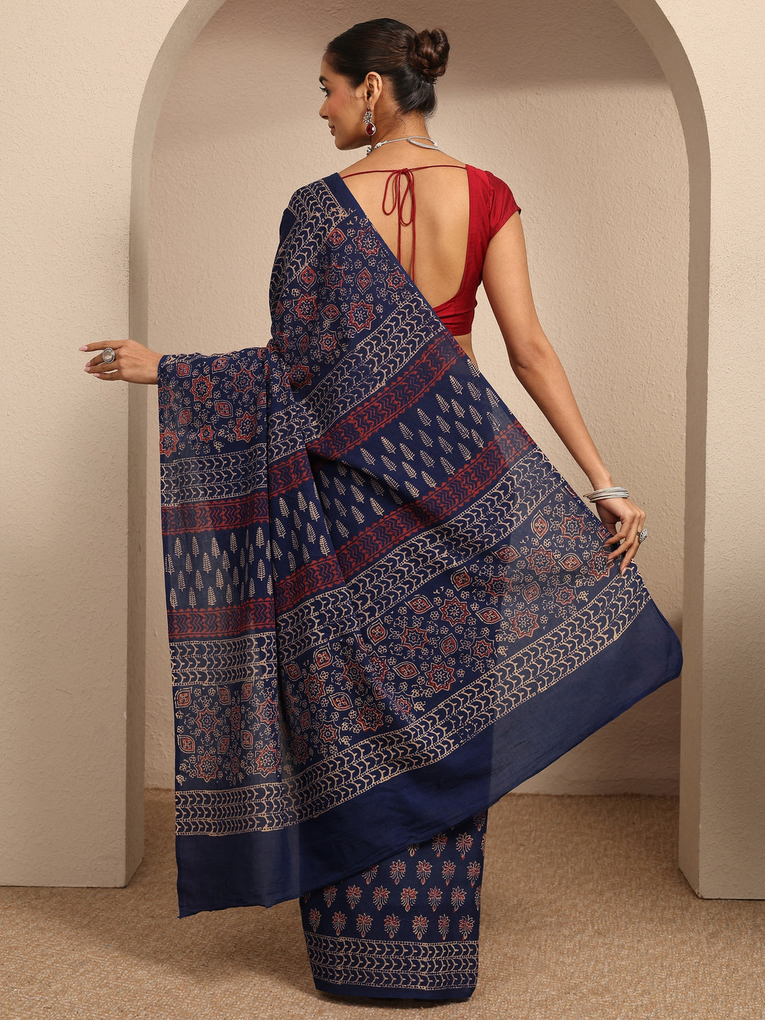 Blue Printed Cotton Saree With Unstitched Blouse Piece