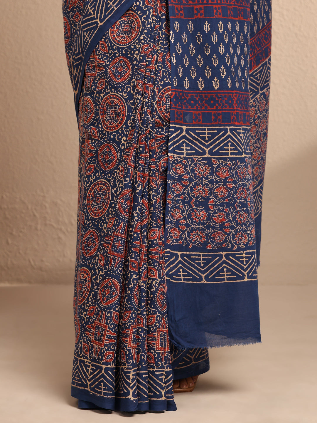 Blue Printed Cotton Saree With Unstitched Blouse Piece