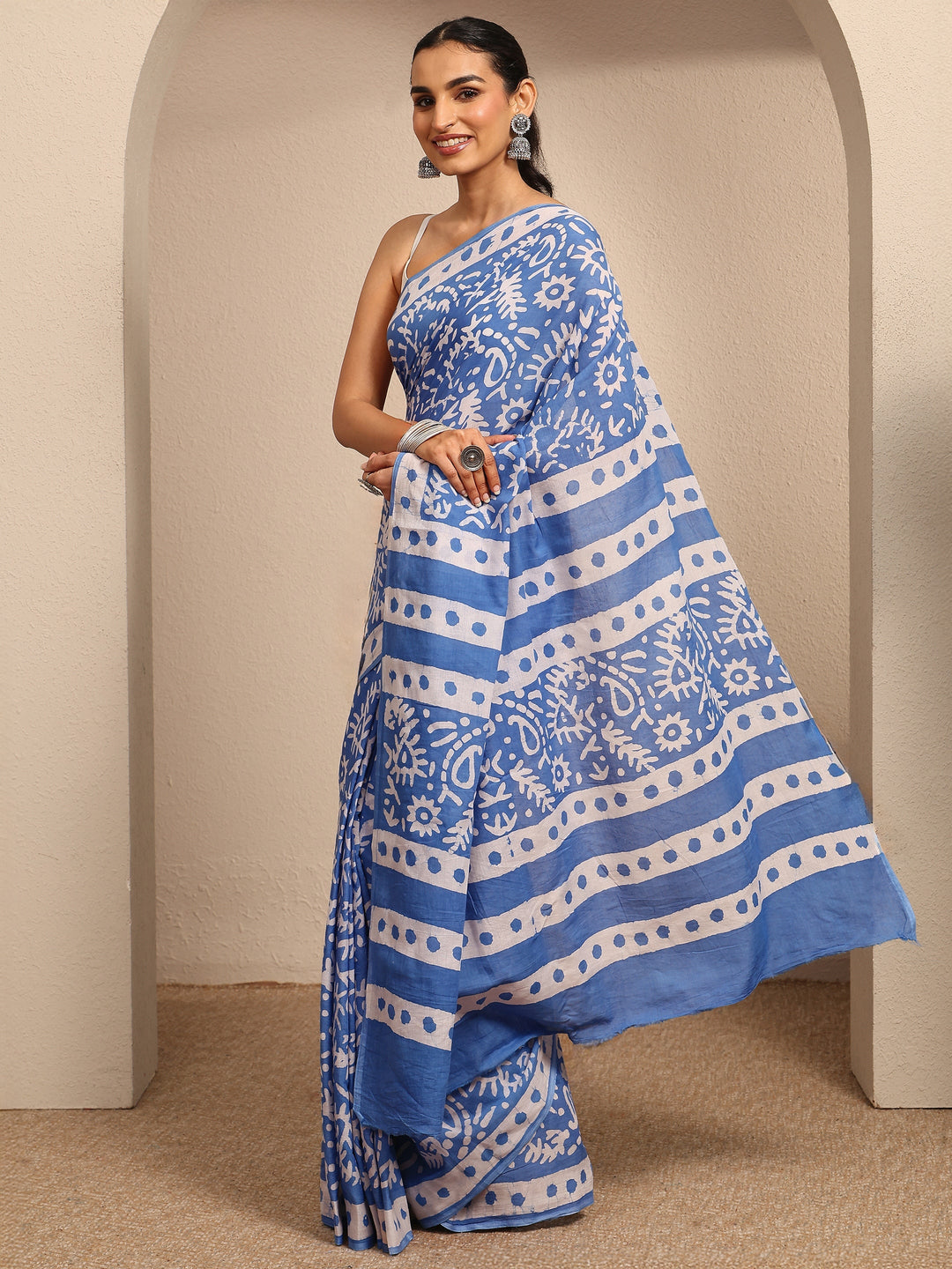 Blue Printed Cotton Saree With Unstitched Blouse Piece