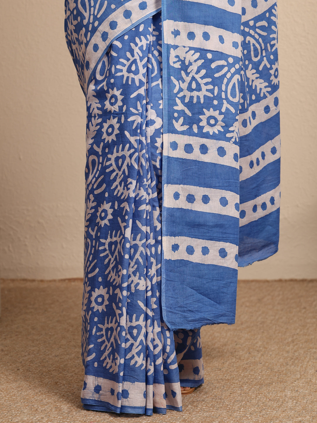 Blue Printed Cotton Saree With Unstitched Blouse Piece