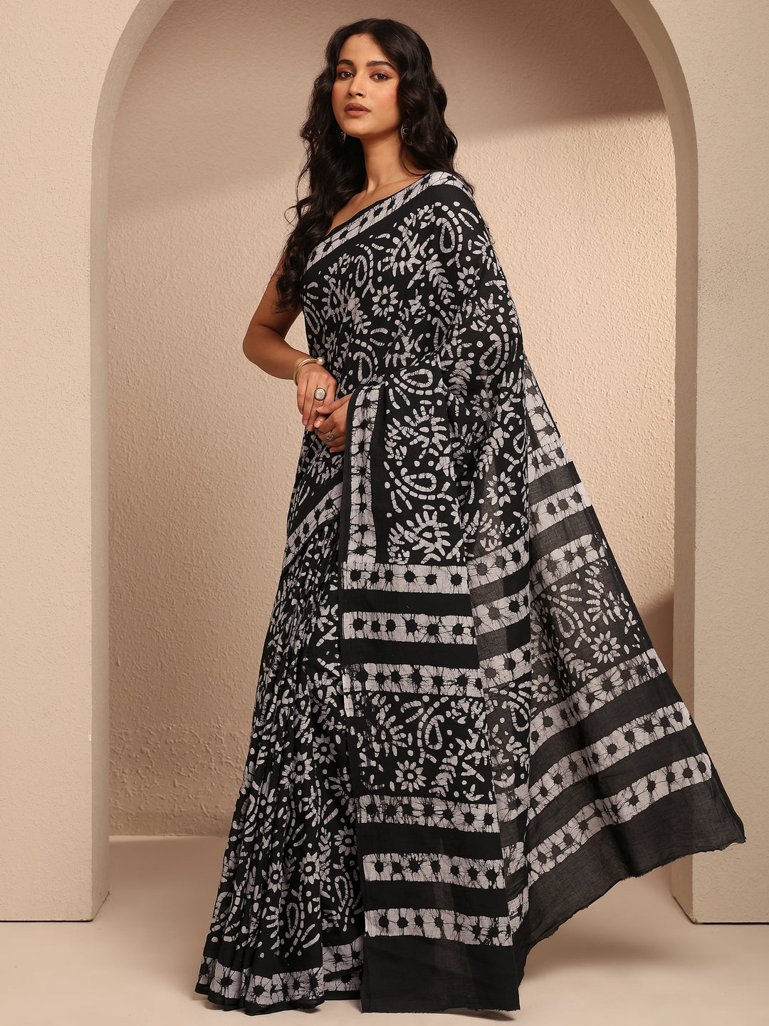 Black Printed Cotton Saree With Unstitched Blouse Piece