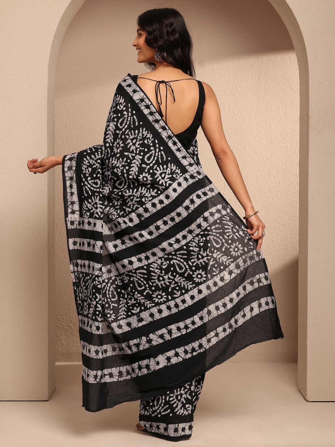 Black Printed Cotton Saree With Unstitched Blouse Piece