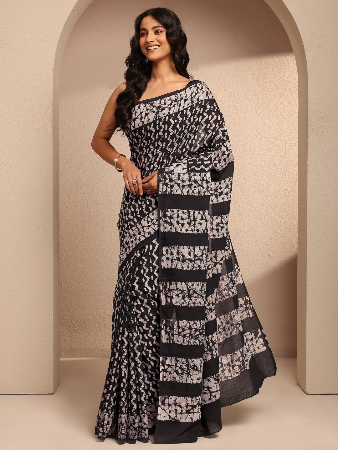 Black Printed Cotton Saree With Unstitched Blouse Piece