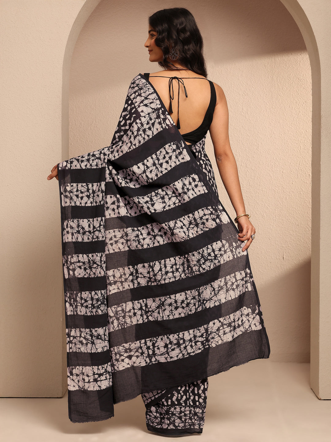 Black Printed Cotton Saree With Unstitched Blouse Piece