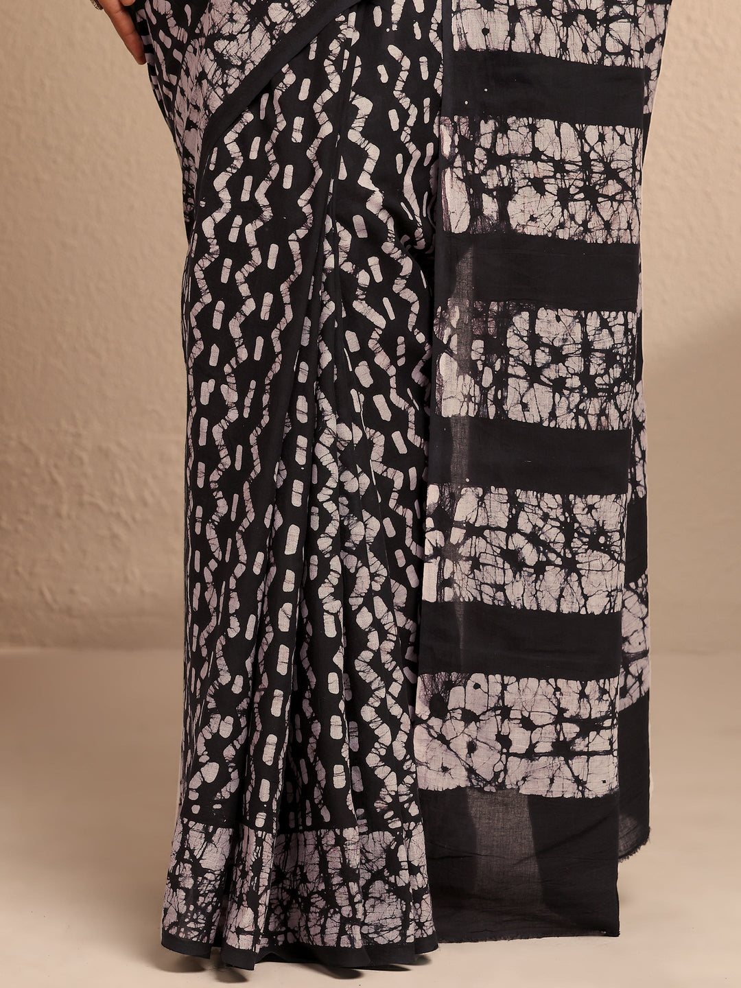 Black Printed Cotton Saree With Unstitched Blouse Piece