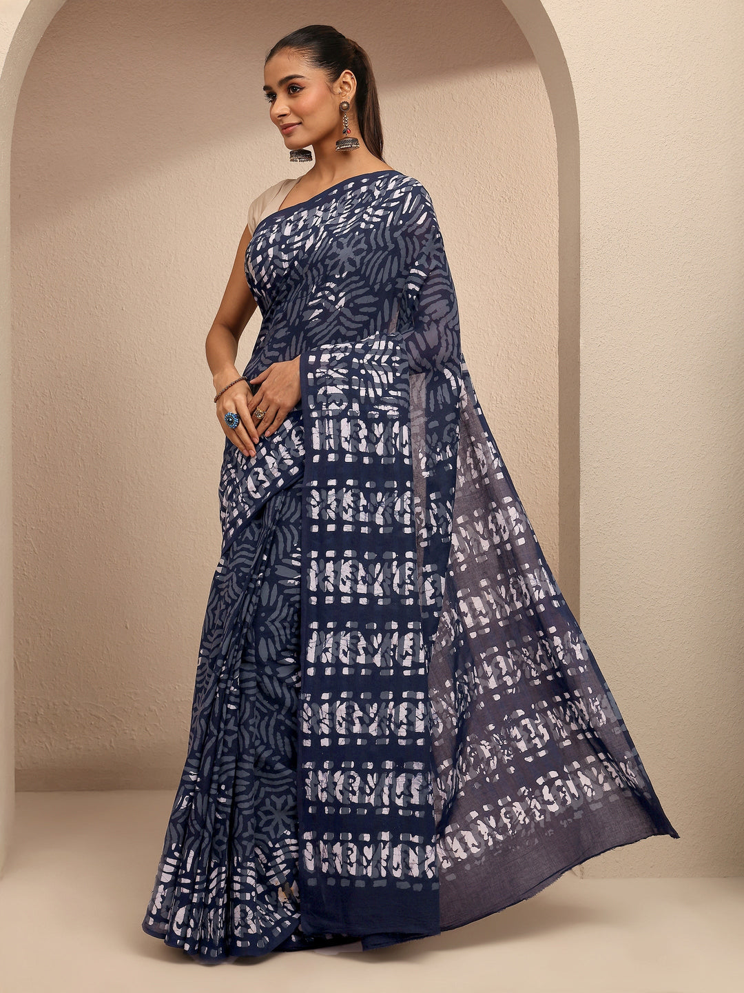 Navy Blue Solid Cotton Saree With Unstitched Blouse Piece