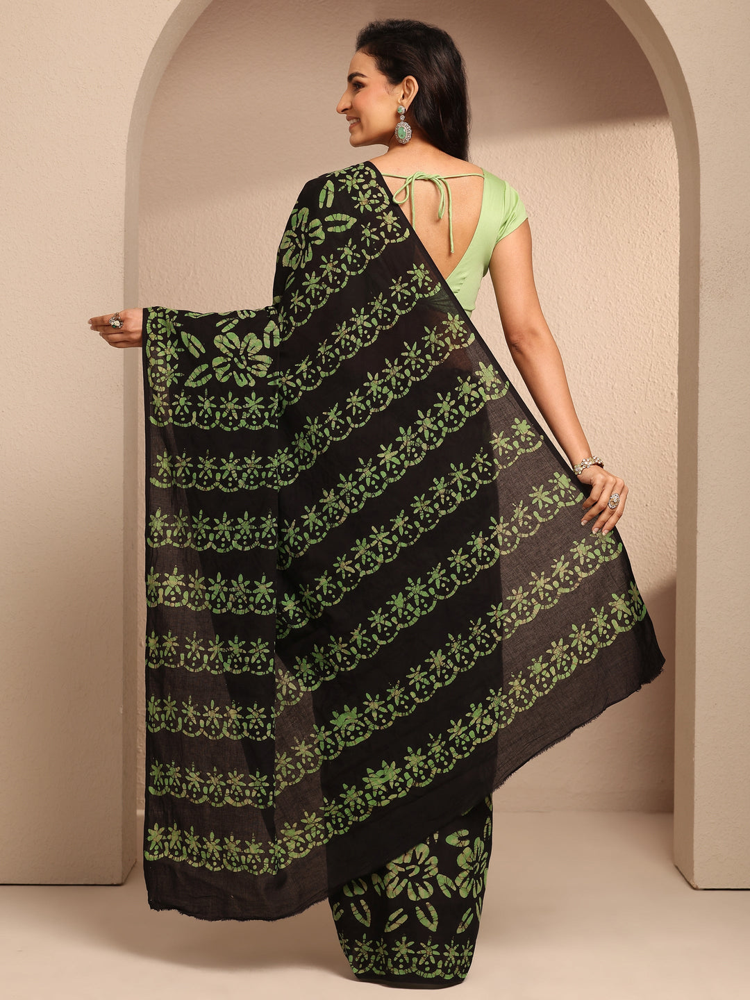 Black Printed Cotton Saree With Unstitched Blouse Piece