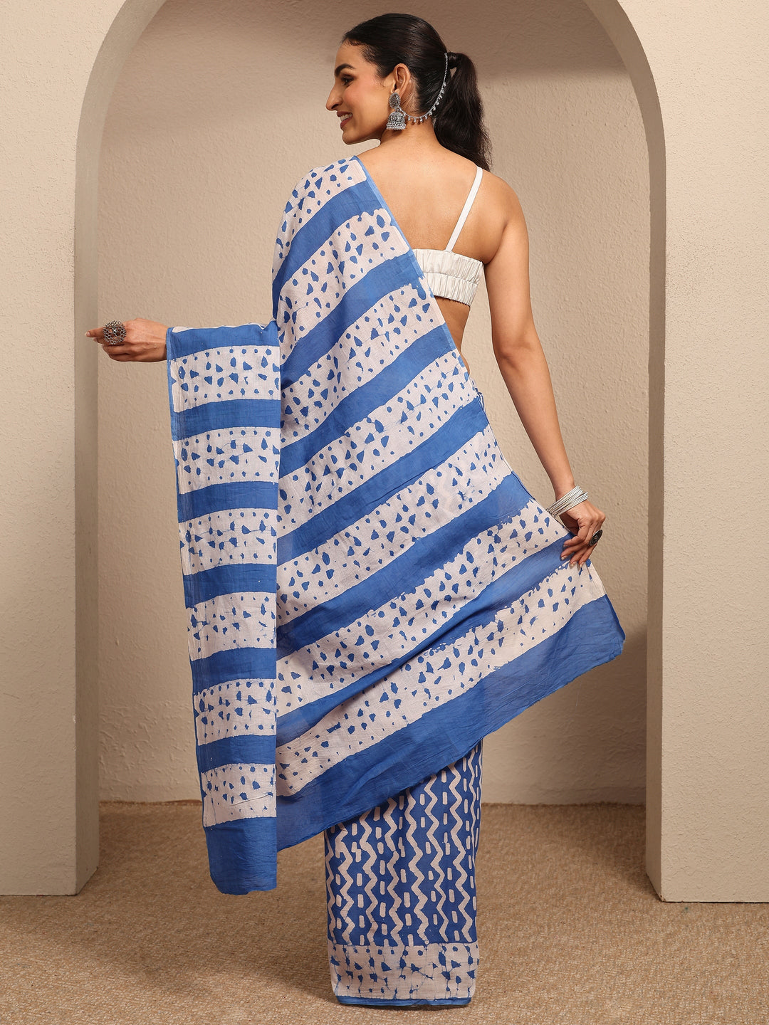 Blue Chevron Printed Cotton Saree With Unstitched Blouse Piece