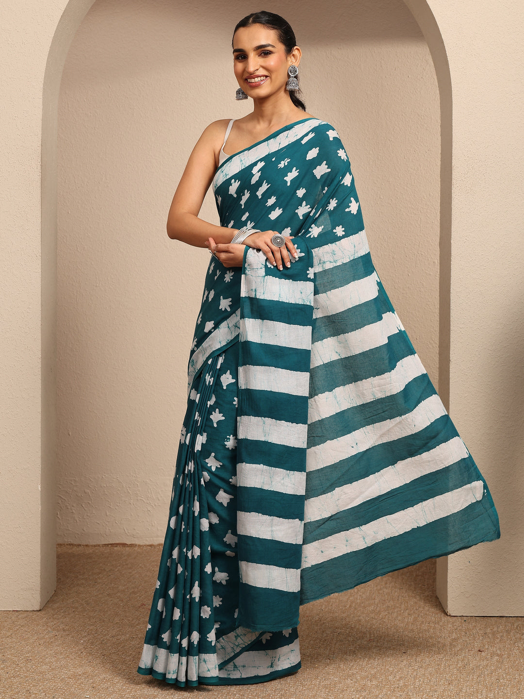 Blue Printed Cotton Saree With Unstitched Blouse Piece