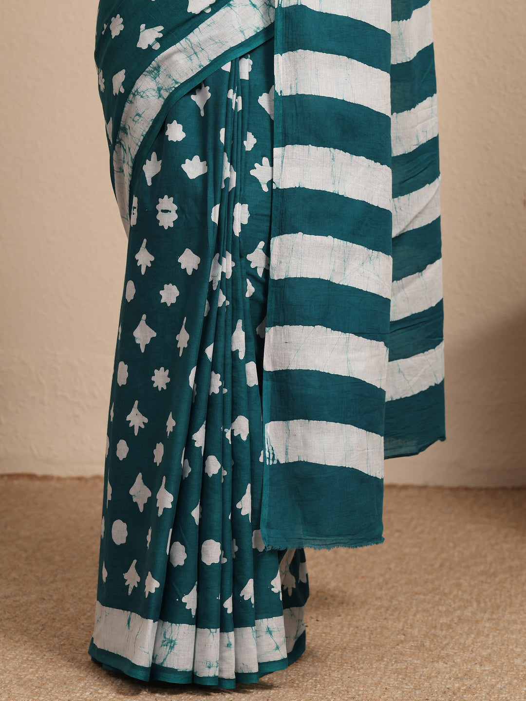 Blue Printed Cotton Saree With Unstitched Blouse Piece