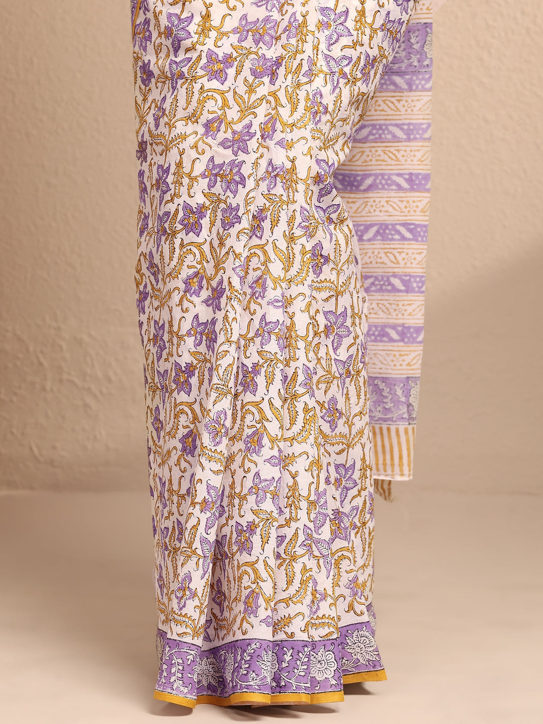 White Printed Cotton Saree With Unstitched Blouse Piece