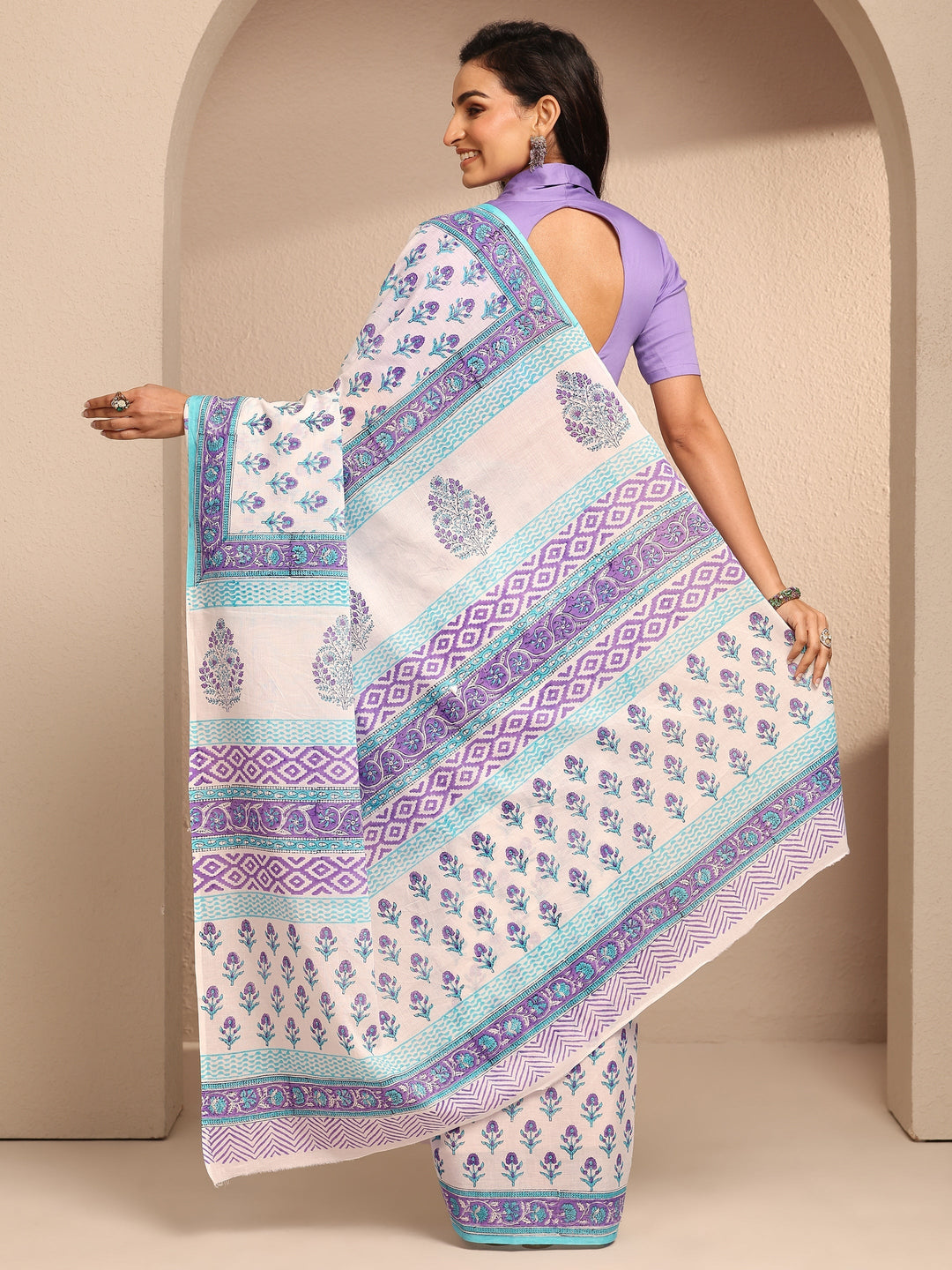 White Printed Cotton Saree With Unstitched Blouse Piece