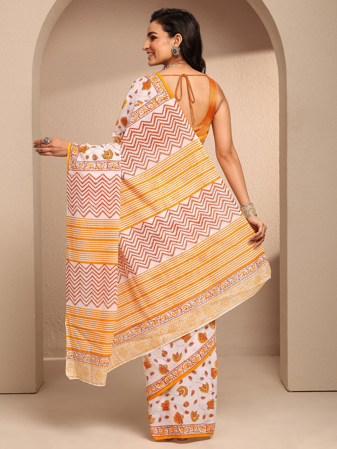 White Printed Cotton Saree With Unstitched Blouse Piece