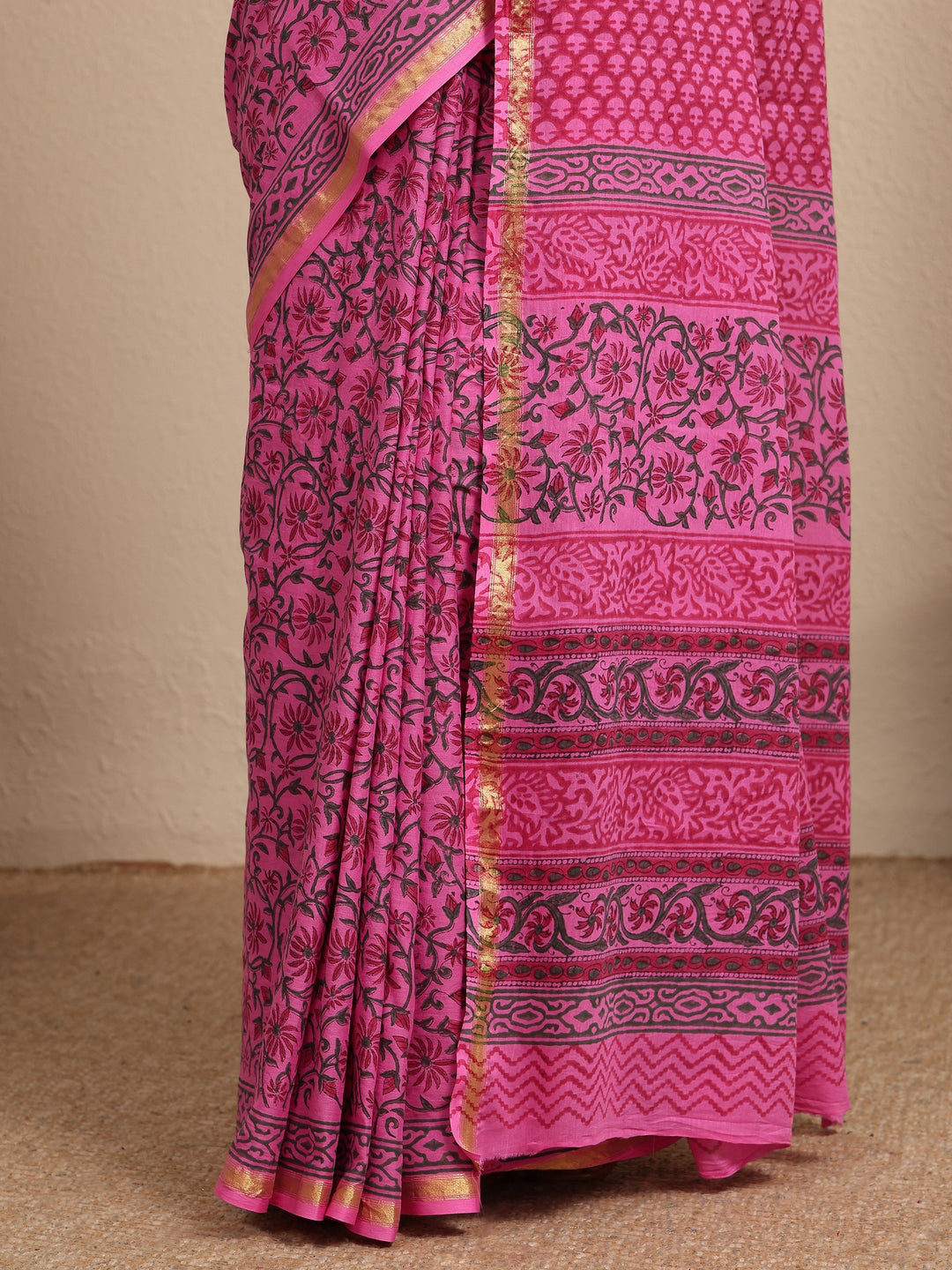 Pink Printed Cotton Saree With Unstitched Blouse Piece