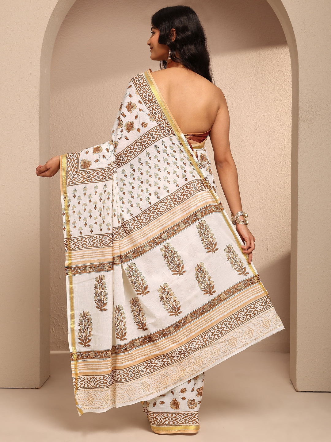 White Printed Cotton Saree With Unstitched Blouse Piece