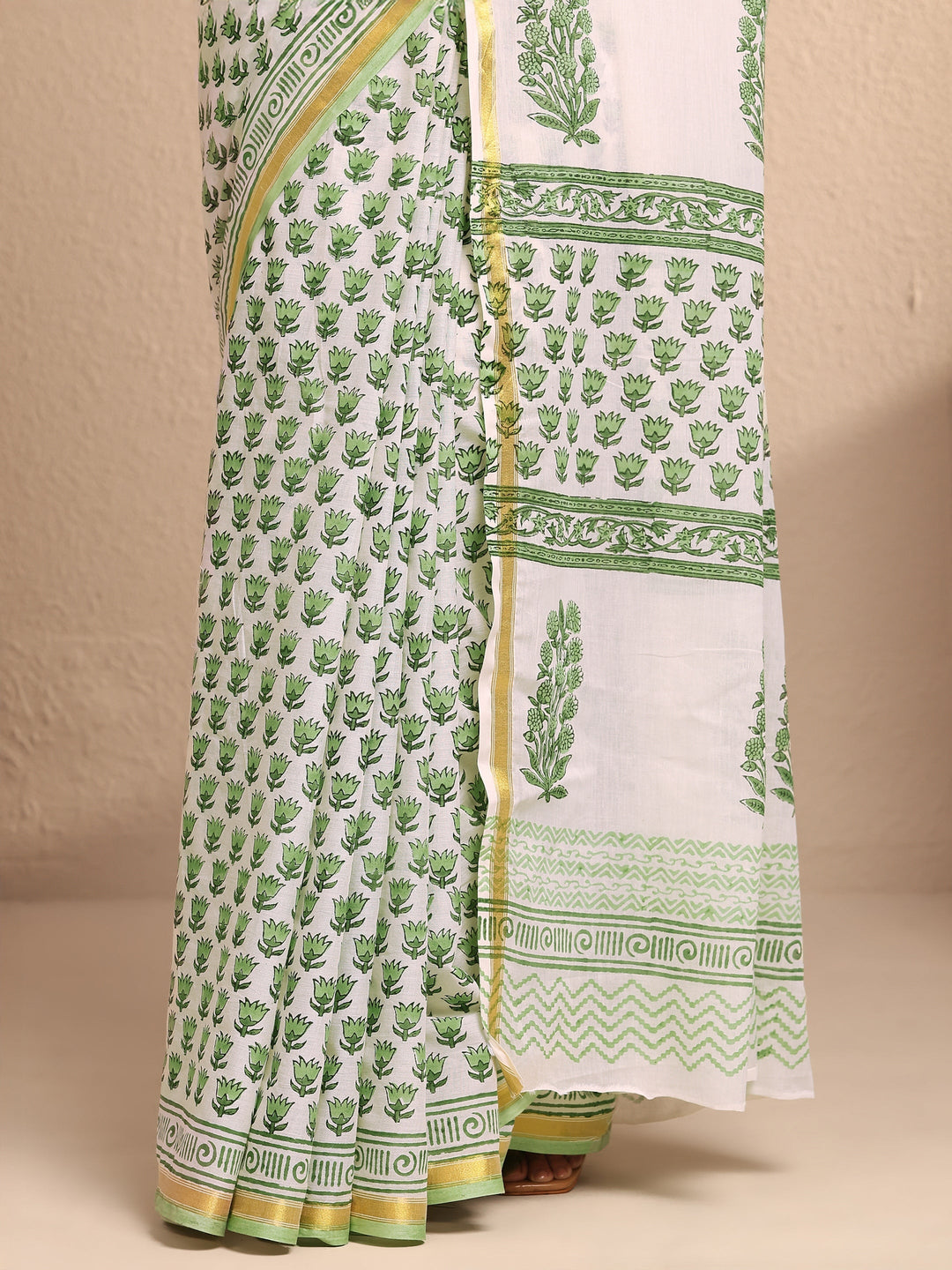 White Printed Cotton Saree With Unstitched Blouse Piece