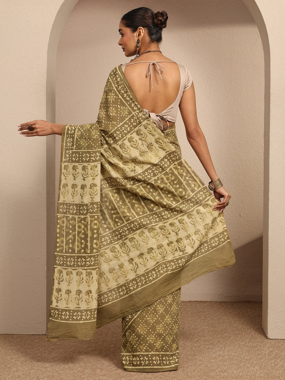 Green Printed Cotton Saree With Unstitched Blouse Piece
