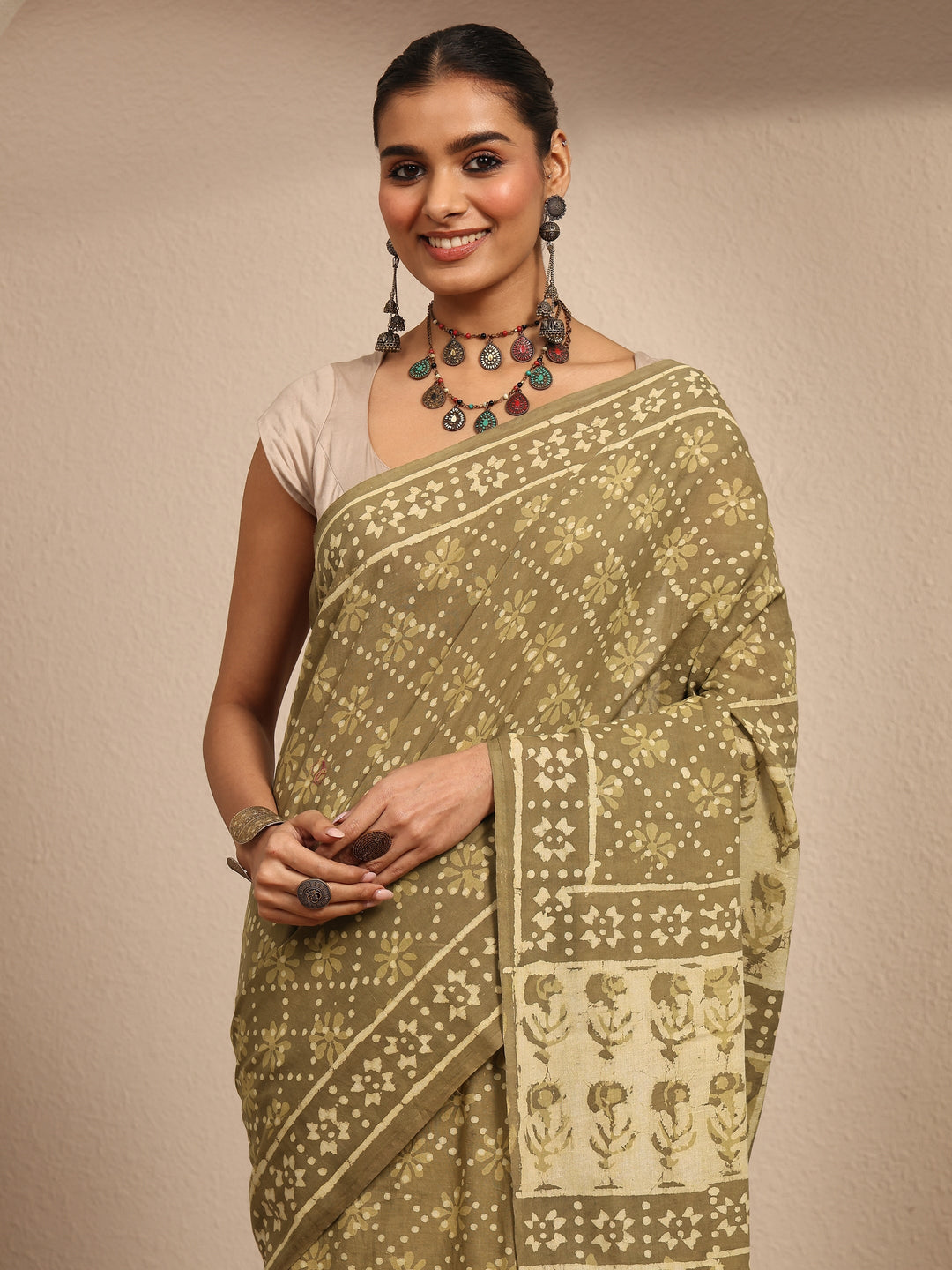 Green Printed Cotton Saree With Unstitched Blouse Piece